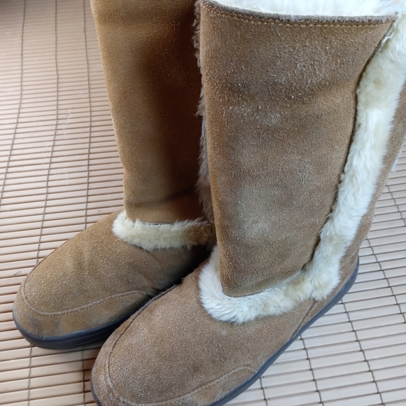 UGG Australia Sundance II 5325 Chestnut Sheepskin Winter Boots Womens Sz 8M. A1p - Picture 1 of 10